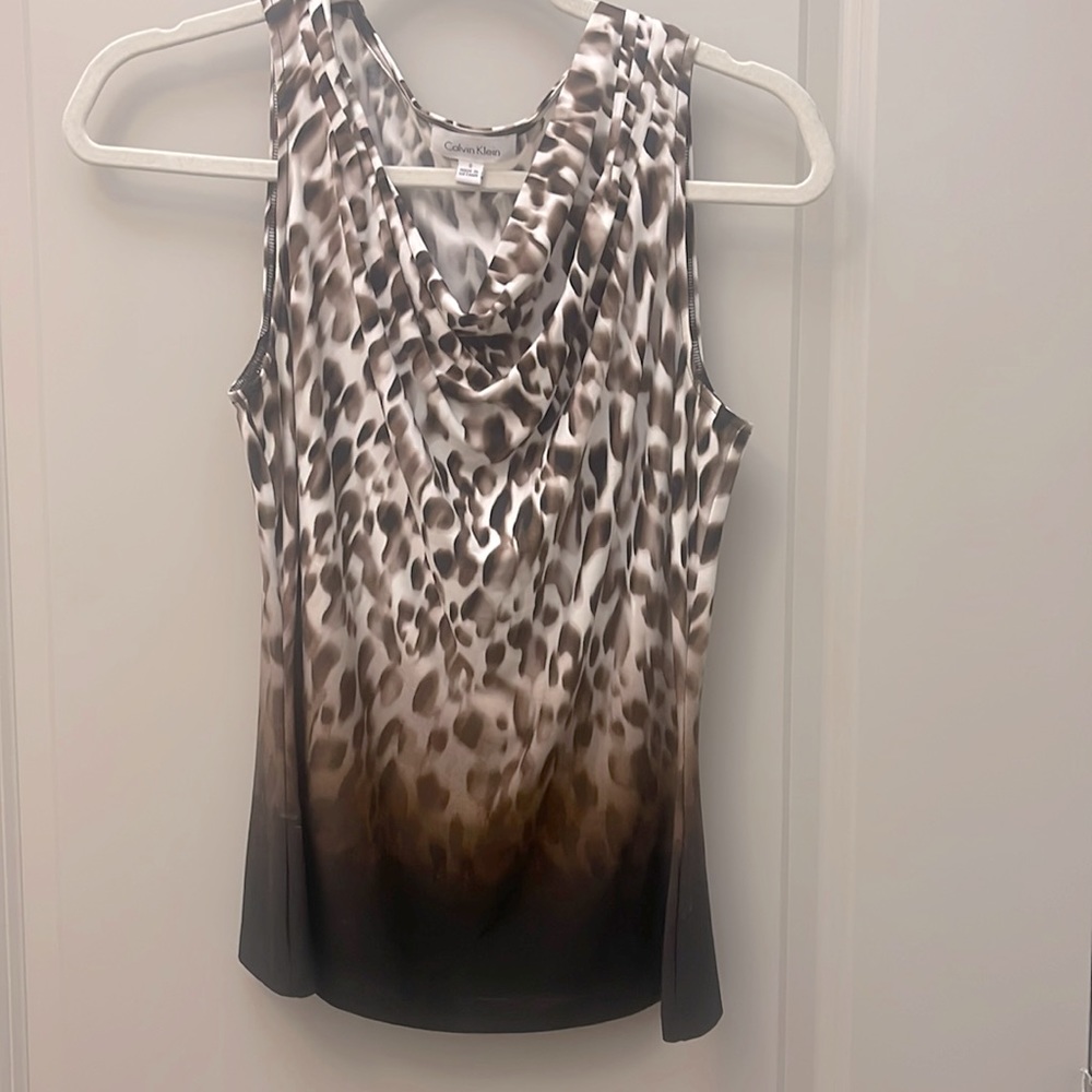 Calvin Klein OMBRAE of browns leopard slightly gathered scoop neck tank.